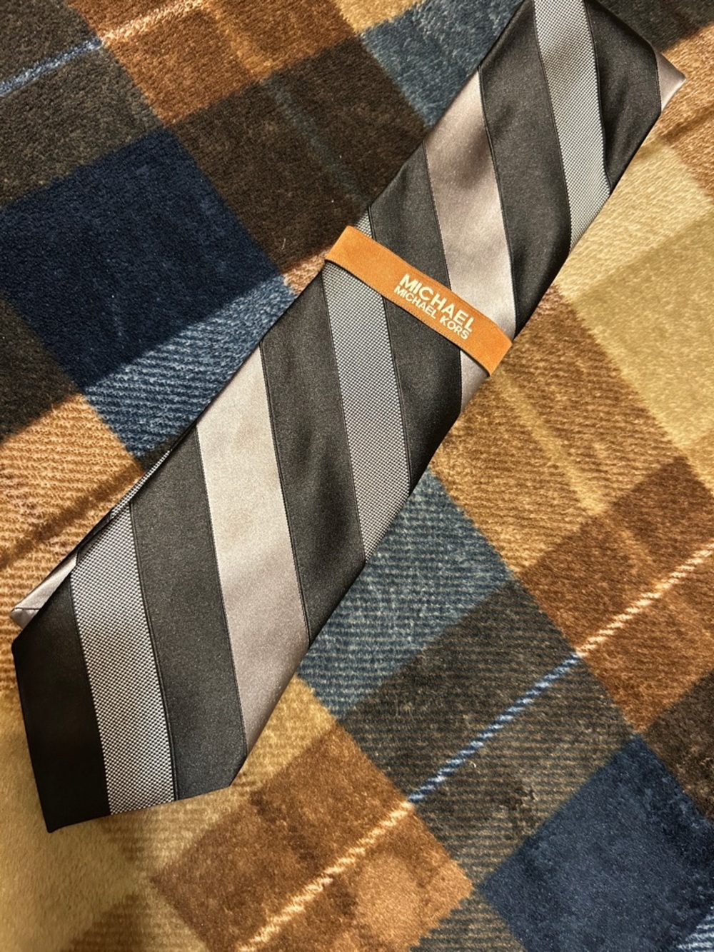 Michael Kors Men's Black and Silver Diagonal Stripe Silk Tie
